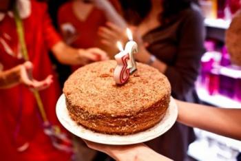 Открытка с тортом на 23 день рождения девушки